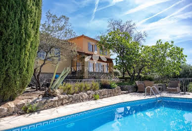 Villa avec piscine et terrasse 3