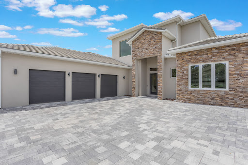 House with pool 2