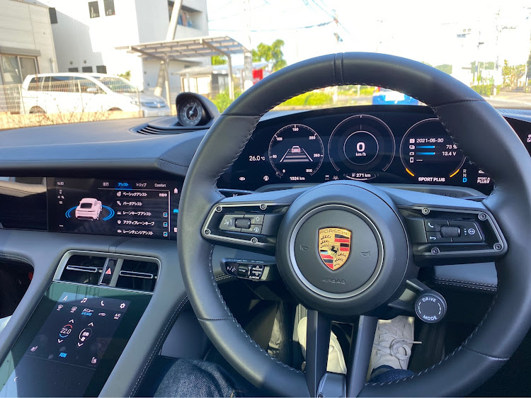 t8omo8c さんが投稿したポルシェ・タイカンを体感・PORSCHEに関するカスタム事例の投稿画像2枚目