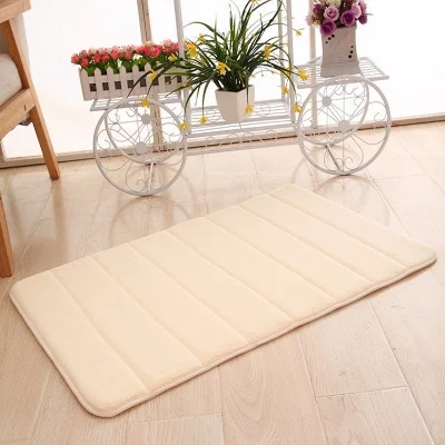 Tapis en coton Memory pour un confort inégalé. Doux, durable et à mémoire de forme, parfait pour créer une ambiance chaleureuse.