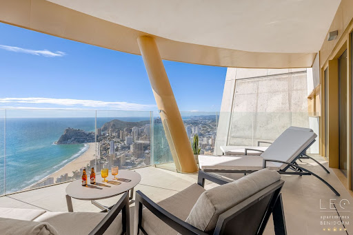 Appartement avec terrasse et piscine 1