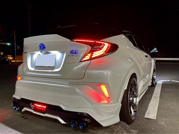C-HRの2020ベストショット・最近寒い・家族でお出かけ・車高下げたいけどここからどうすればいいかわからん。に関するカスタム事例の投稿画像2枚目