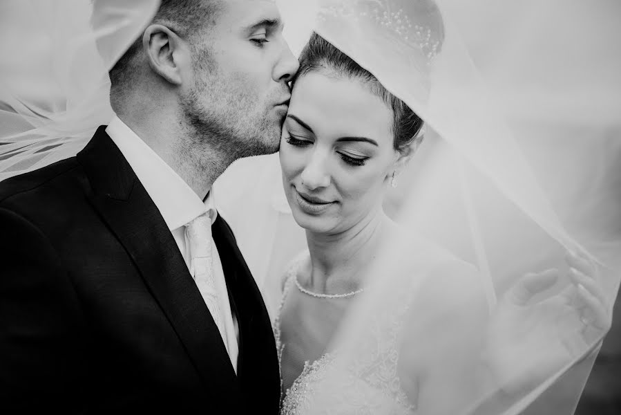 Wedding photographer Fiona Walsh (fionawalsh). Photo of 13 April 2018