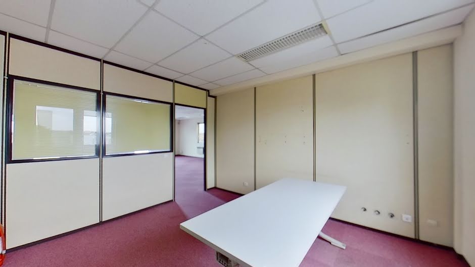 Location  locaux professionnels 4 pièces 134 m² à Houilles (78800), 2 513 €