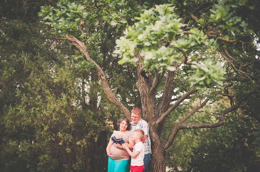 Fotógrafo de casamento Olesya Dzyadevich (olesyadzyadevich). Foto de 18 de junho 2016