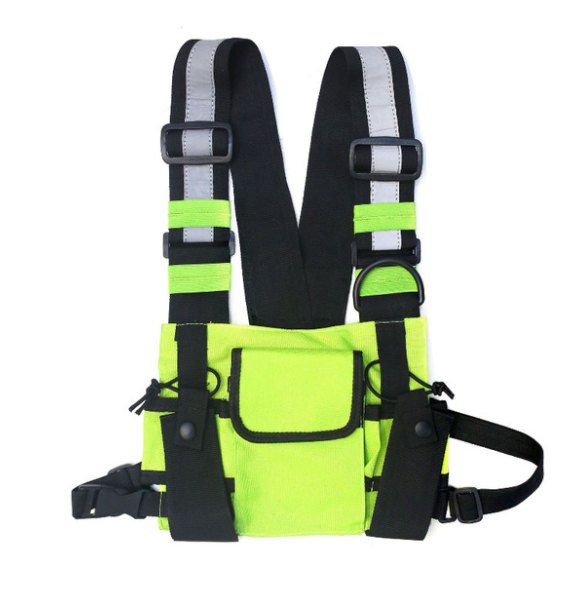 Tactische borsttas vest rugzak combinatie. Biedt veilige opslag en comfort, ideaal voor outdoor activiteiten en dagelijks gebruik.
