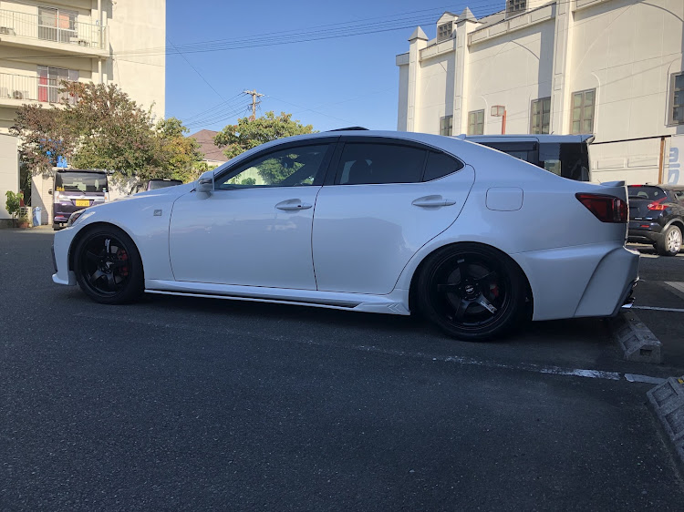 ISの車高調整・ホイール交換・マフラー交換・エアロ取付に関するカスタム事例の投稿画像2枚目