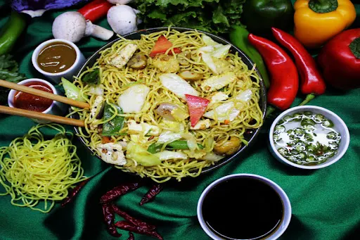 Veg Hakka Noodles [Jumbo] [dotd]