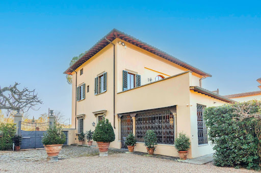 Villa avec piscine et terrasse 1