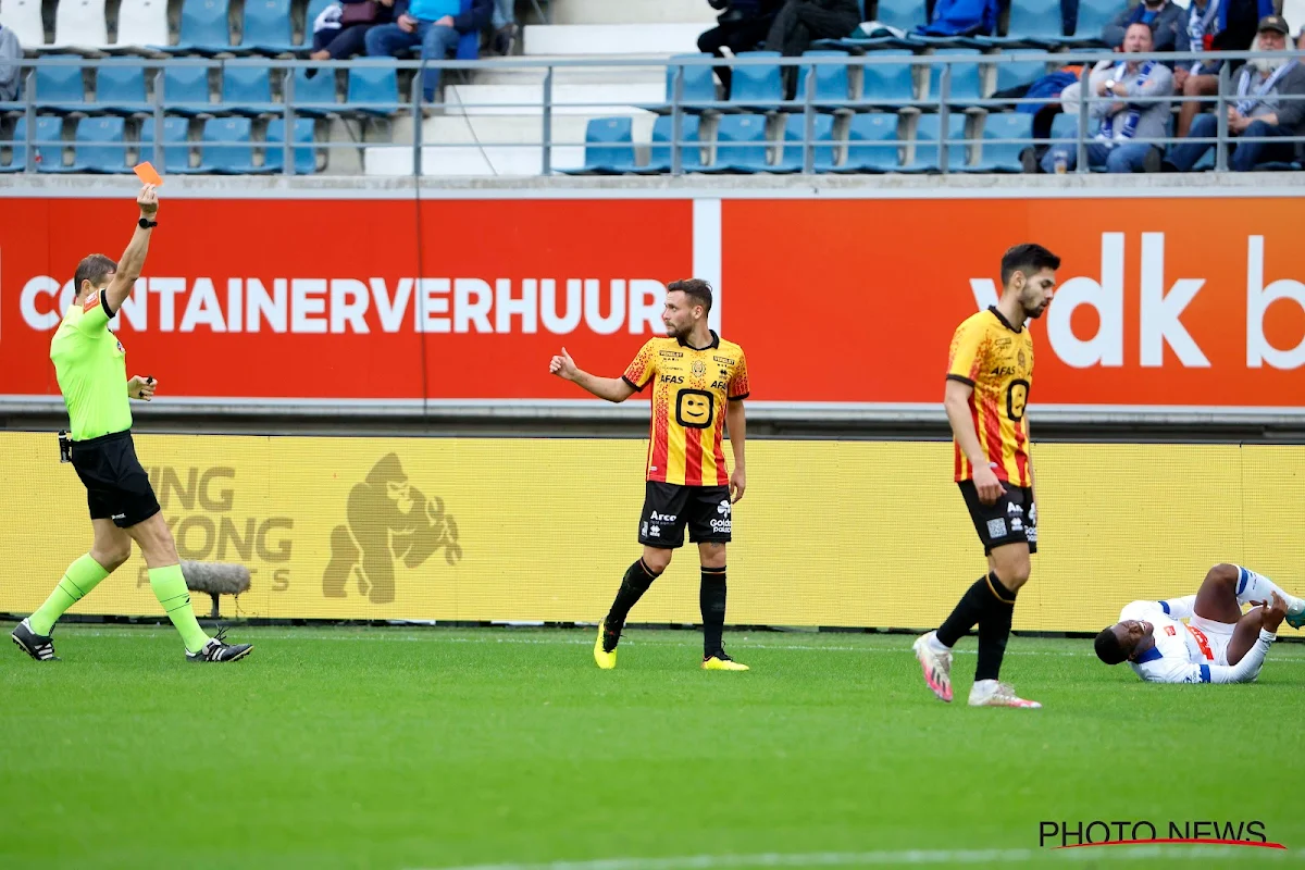 Coach KV Mechelen reageert na rode kaart ondanks VAR-interventie voor Birger Verstraete: "Daarna wachten op laatste fluitsignaal"