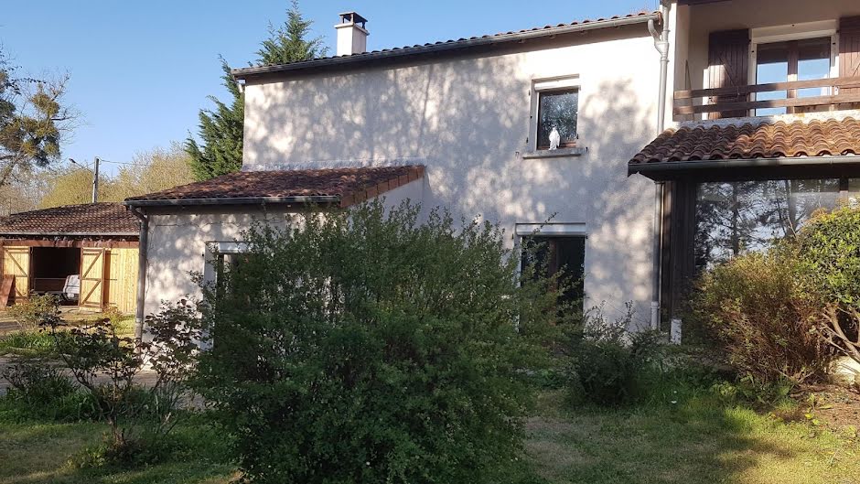 Vente maison 7 pièces 200 m² à La Puye (86260), 255 000 €