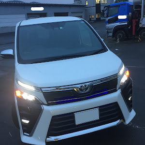 ヴォクシー ZRR85W