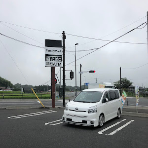 ヴォクシー ZRR70W