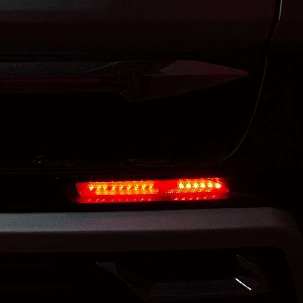 RAV4のリフレクターランプ交換・ウインカー連動・リアバンパーの外し方・エロ尻好き同盟会に関するカスタム事例の投稿画像2枚目