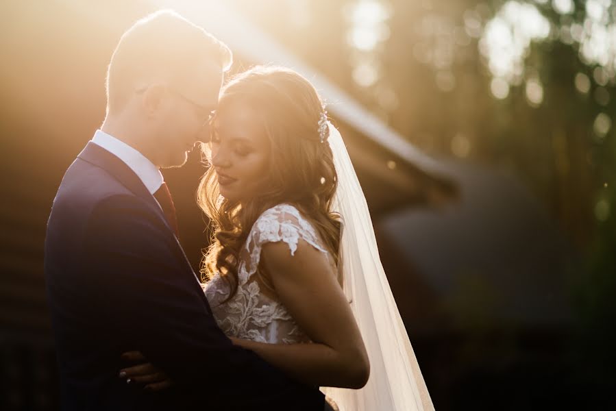 Fotógrafo de casamento Slava Kast (photokast). Foto de 5 de outubro 2018