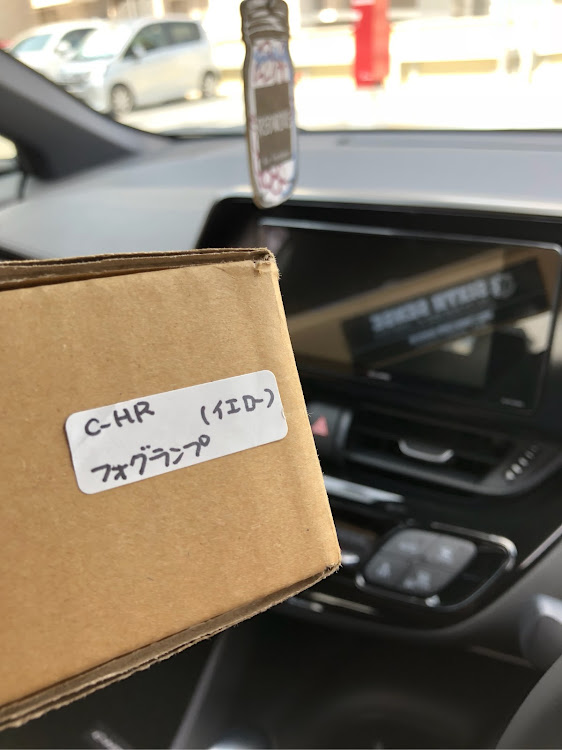 C-HRのDIY・フォグランプカバー・ステッカー・不器用に関するカスタム事例の投稿画像1枚目