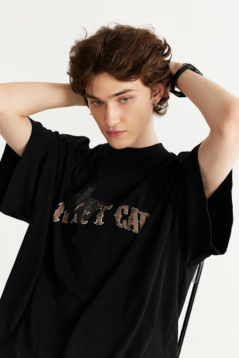 Title 3, Loose mens small turtleneck crack hand-painted...