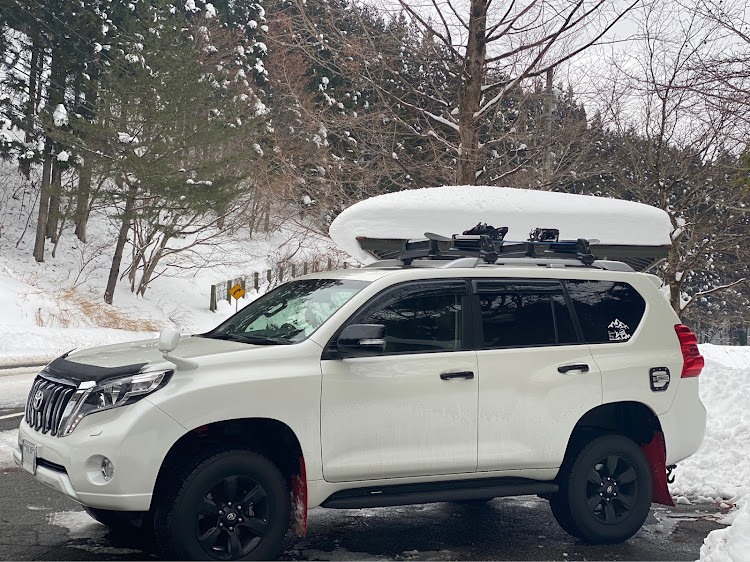 ランドクルーザープラドの雪山仕様⛄️🏔🏂・来年の抱負・雪道は気をつけましょう・今年１年有り難うございました😄・雪道アタックに関するカスタム事例の投稿画像1枚目