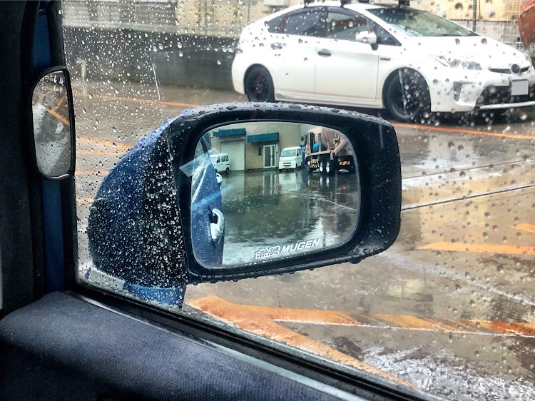 エディックスの後部ドラレコ・ドアミラー水滴無し・雨の日の水弾き・雨・自己満の世界に関するカスタム事例の投稿画像3枚目