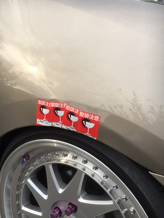 プリウスの車高調整・ステッカーに関するカスタム事例の投稿画像2枚目