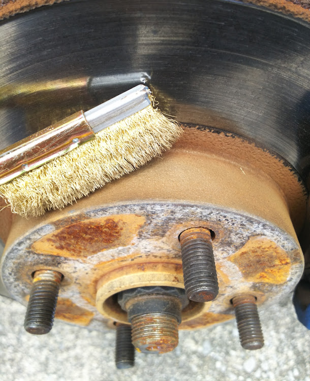 カローラフィールダーのブレーキキャリパー塗装・80ヴォクシー・DIYに関するカスタム事例の投稿画像2枚目