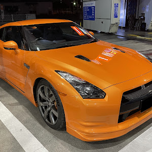 NISSAN GT-R