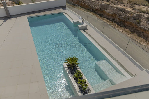 Villa avec piscine et terrasse 3