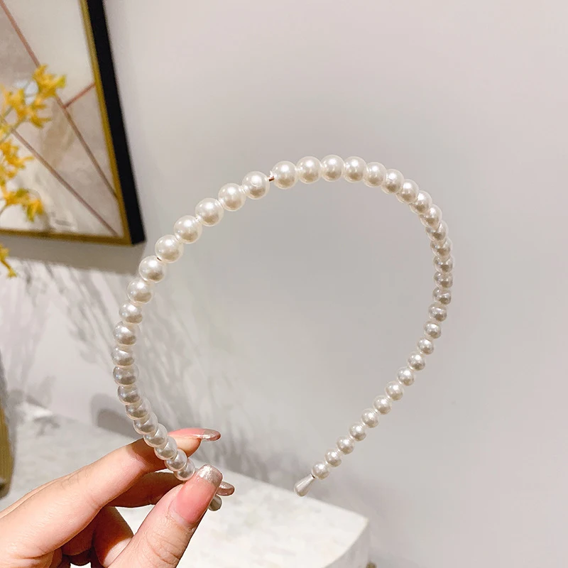 Serre-tête Sen Simple Pearl fin, accessoire cheveux pour femme, élégant et discret, idéal pour sublimer vos coiffures au quotidien.