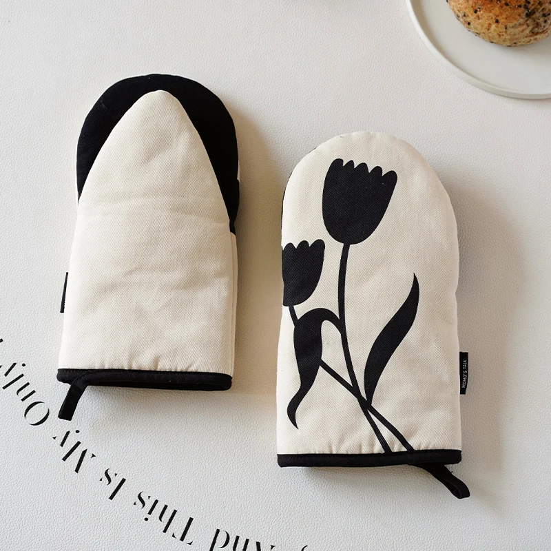 Thickened Anti-Scalding Heat Insulation Gloves For Oven Stay safe from burns while baking. Provides secure grip and supe