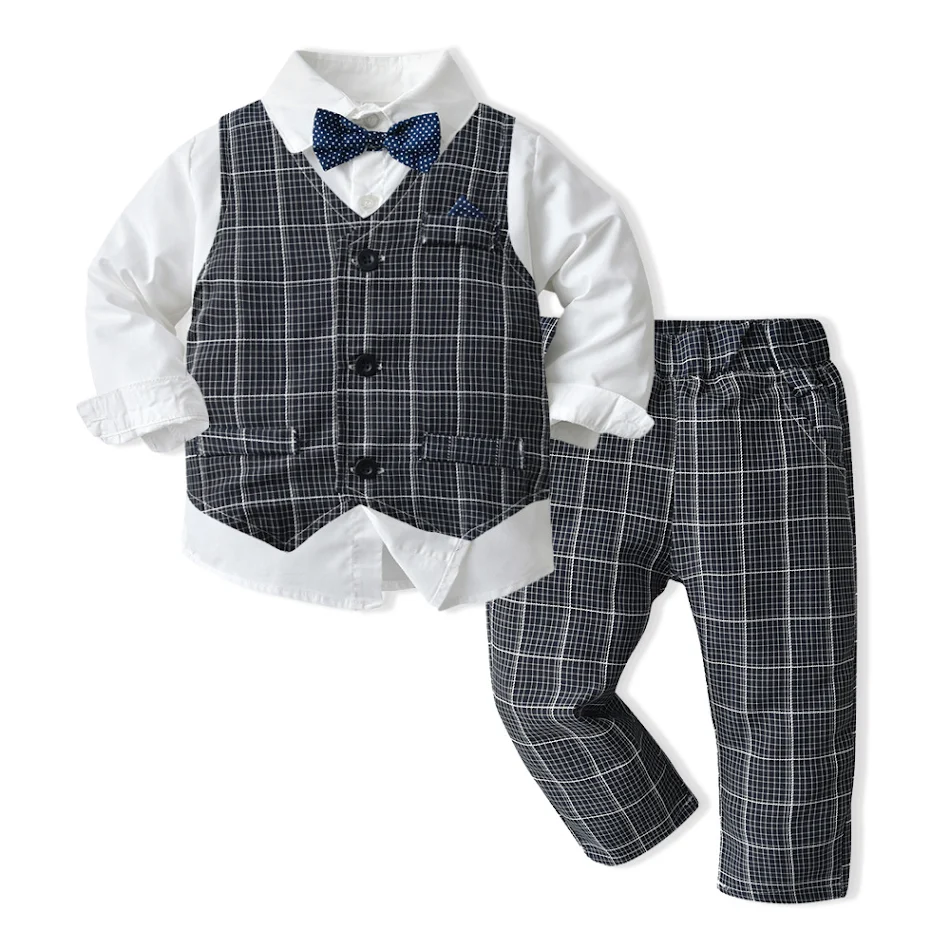 Ensemble trois pièces pour enfants garçon, vêtements d'automne. Confortable et chaud pour les petits. Idéal pour l'automne. Ensemble complet.