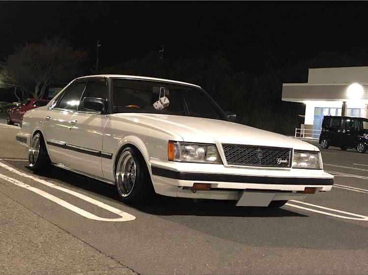 グロリアのgx71クレスタ・イーグルマスク・430グロリア・友達の愛車・人気に関するカスタム事例の投稿画像2枚目