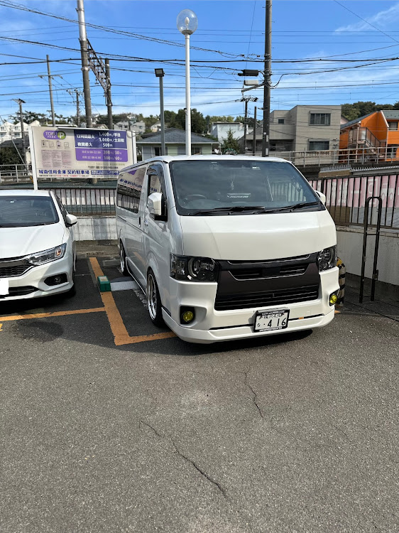 ハイエースバンのEVOLUTION200・仕様変更・現場車・CRS ESSEX・コンバージョンバンパーに関するカスタム事例の投稿画像1枚目
