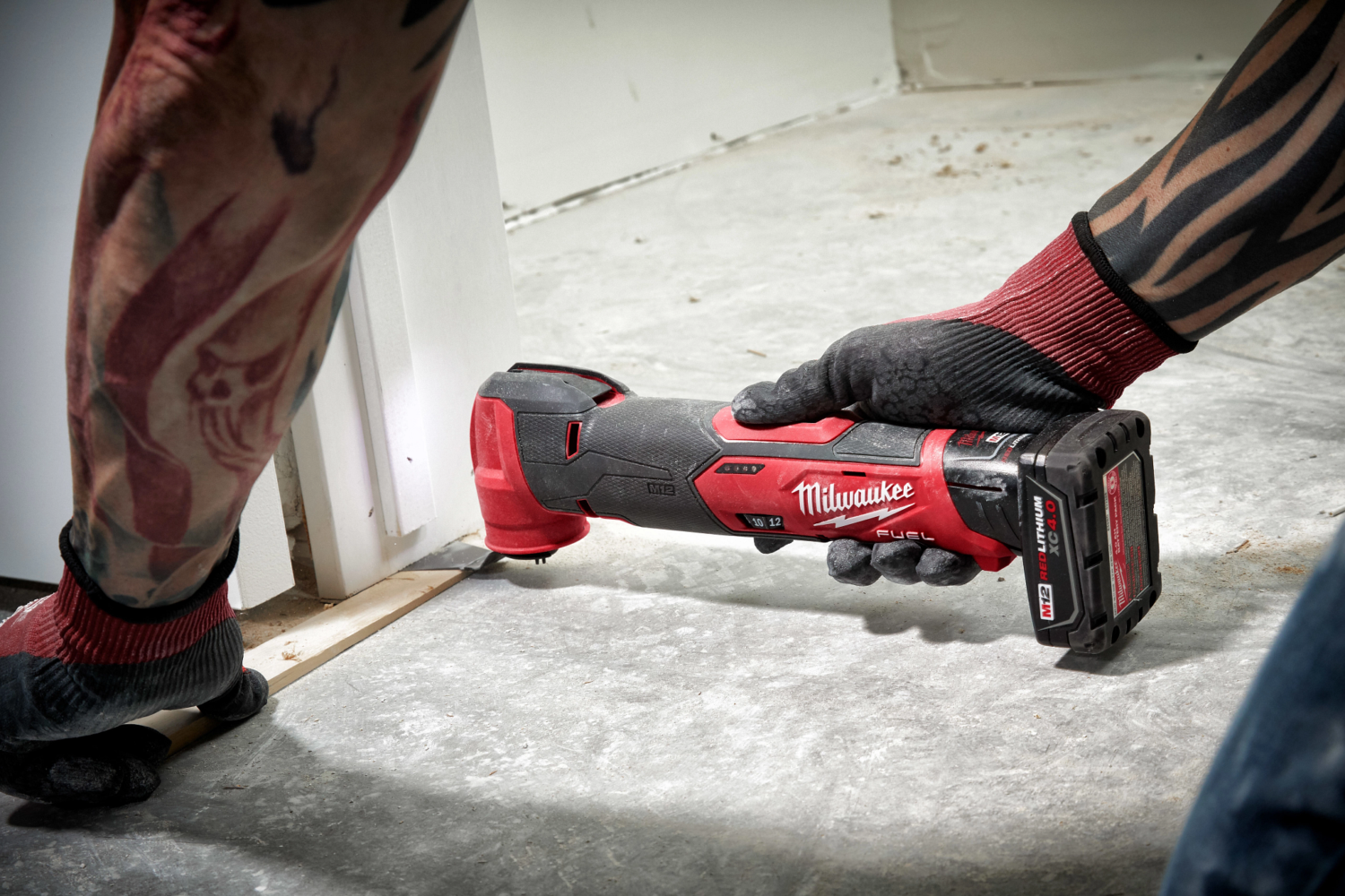 Photo Milwaukee Tool M12 FUEL rechargeable multifunctional renovator