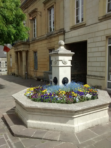 Fontaine De L'hôtel De Ville