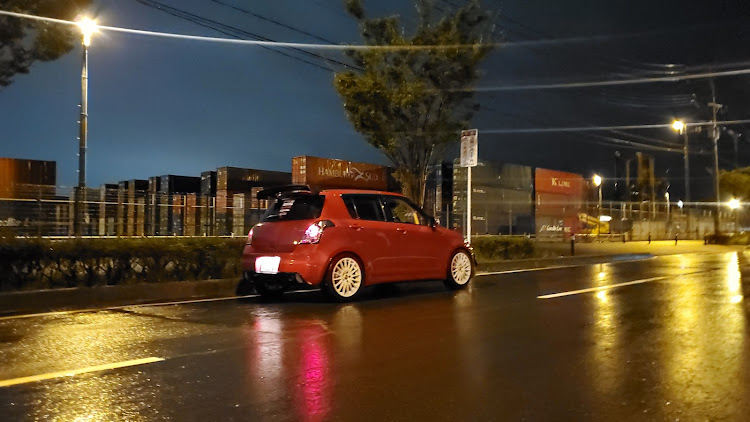 スイフトスポーツの気がつけば休みも後半戦💧・明日まで休みなんで楽しみます🎵・S.H.I.L.I.S.・フォグランプが死んだ(笑)・今度は国産にしよ～っと🎵に関するカスタム事例の投稿画像4枚目