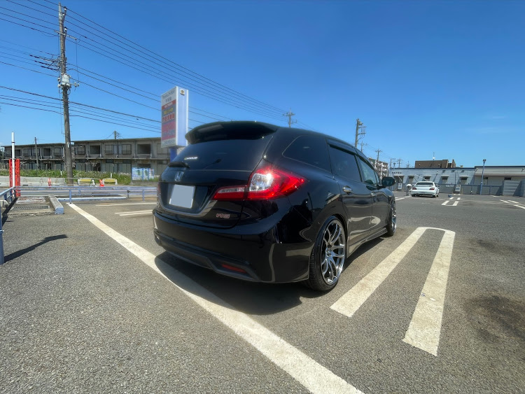 ジェイドの車高調整・グレードエンブレム見てみたい・洗車・ドライブに関するカスタム事例の投稿画像2枚目
