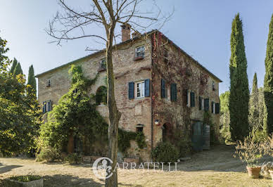 Farmhouse with outbuildings and garden 7