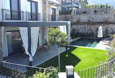 House with pool 4