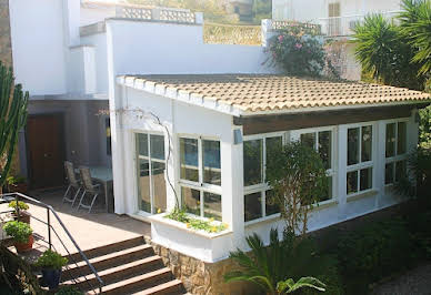 Villa with pool and terrace 4