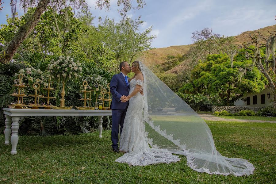 Fotografo di matrimoni Henry Unigarro (henryunigarro). Foto del 9 agosto 2020