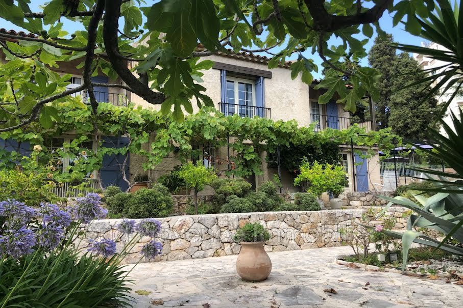 Vente villa 10 pièces 244 m² à Antibes (06600), 1 690 000 €