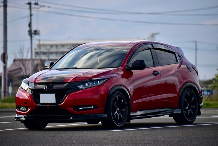 ヴェゼルのSUV・オフ会・ストライプ・お気にpicに関するカスタム事例の投稿画像2枚目