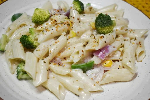 Veg White Sauce Penne Pasta