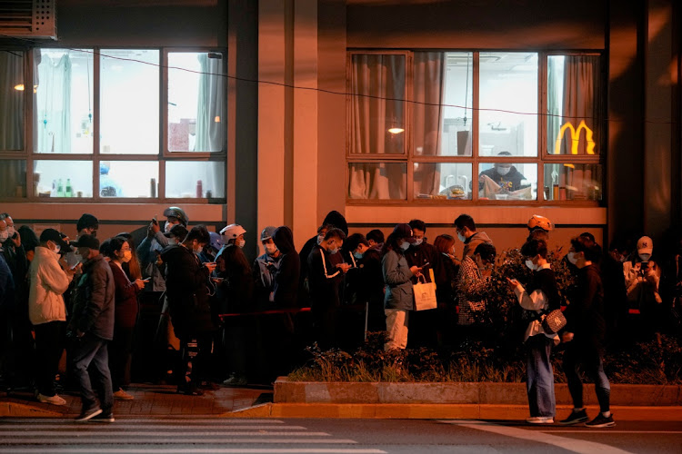 People line up near a testing site outside a hospital during mass testing for Covid-19, in Shanghai, China, March 27 2022. Picture: ALY SONG/REUTERS