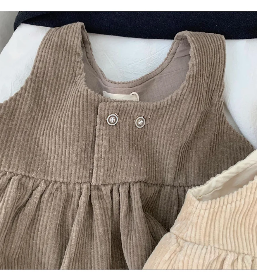 Novo vestido para meninas, moda estrangeira, macio, saia de colete de veludo cotelê, elegante e confortável, perfeito para um visual charmoso e moderno.