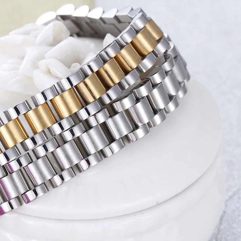 Herenarmband met titanium stalen band, persoonlijkheid. Stijlvol en duurzaam accessoire. Perfect om je eigen stijl te accentueren.