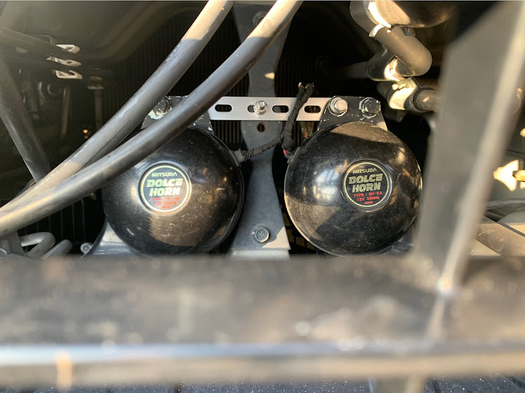 NV350キャラバンのホーン交換に関するカスタム事例の投稿画像1枚目