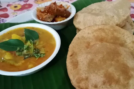 4 Aloo Poori + Sabji + Aachar