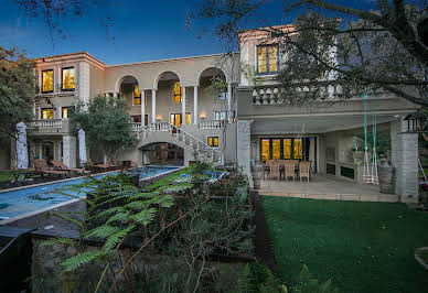 Maison avec piscine et jardin 15