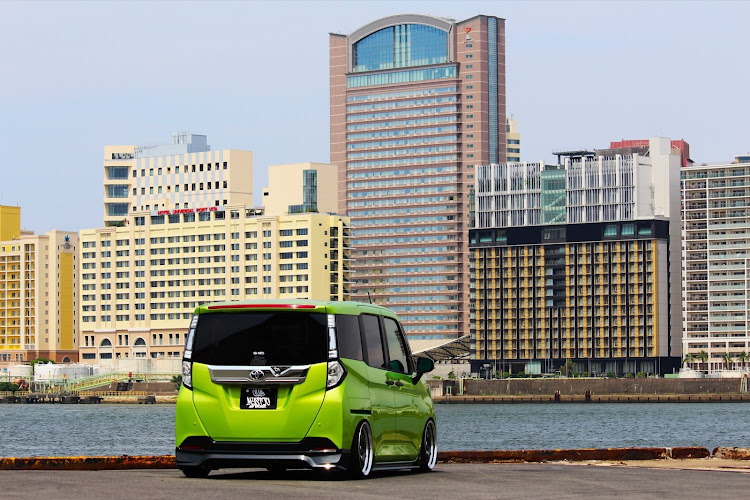 タンクカスタムの海と愛車・弁天埠頭・ホイール交換・車高調整・洗車に関するカスタム事例の投稿画像3枚目
